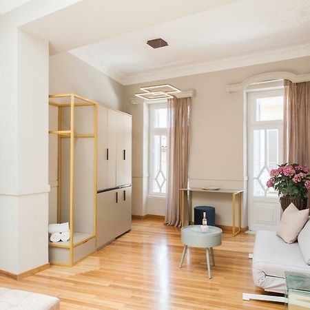 Step One | Luxury Suites Right In The Heart Of Acropolis Next To Metro Station Атина Екстериор снимка
